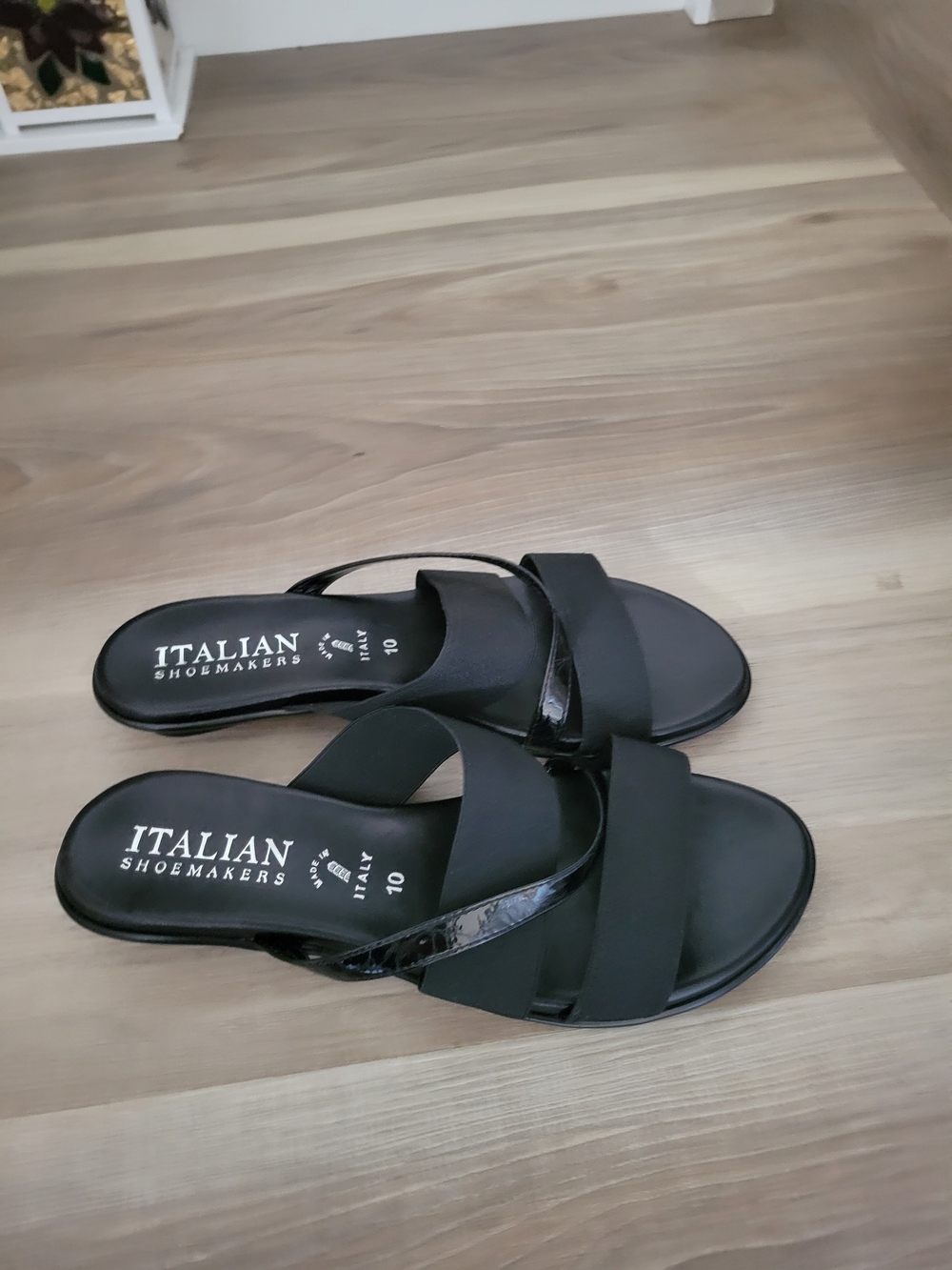 Italian Shoemakers Women's Black Slide Sandals Size 10